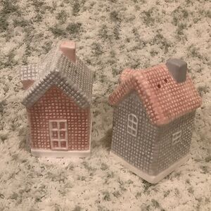 Charming Holiday Ceramic House Salt and Pepper Shakers Set 2 NWT Pink & Gray